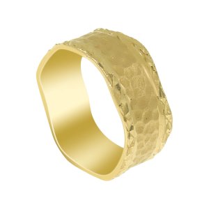 טבעת נישואין זהב מעוצבת בדוגמת ריקועים